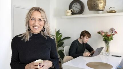 Foto Mooiland bewoners achter de computer