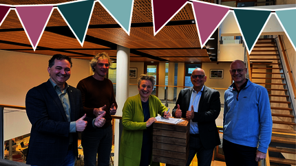Op de foto v.l.n.r. @Vincent Buitenhuis (Veluwonen), @Paul Tazelaar (De Woonmensen), @Carly Jansen (Mooiland), @Rob van Beek (De Goede Woning) en @Arjen Jongstra (Ons Huis)