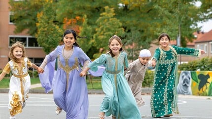 Rennende kinderen vrolijk