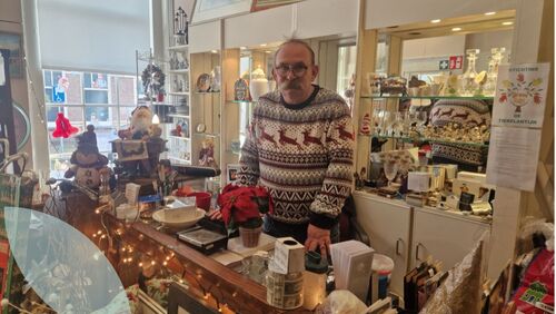 Theo in zijn kersttrui